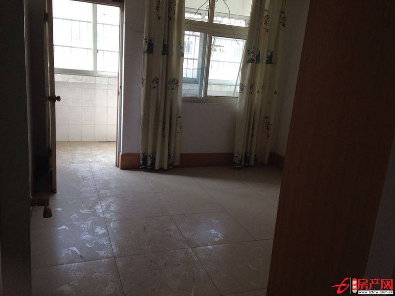 荊河公園東門精品大三居抄底價出售滿五唯一可貸