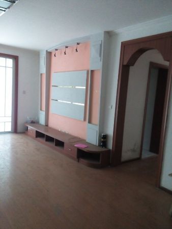 北部家樂園小高層急售。