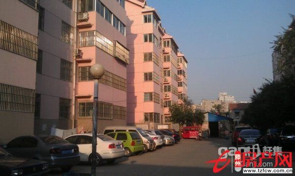 金孔府南區六樓帶閣樓樓上樓下四個房間