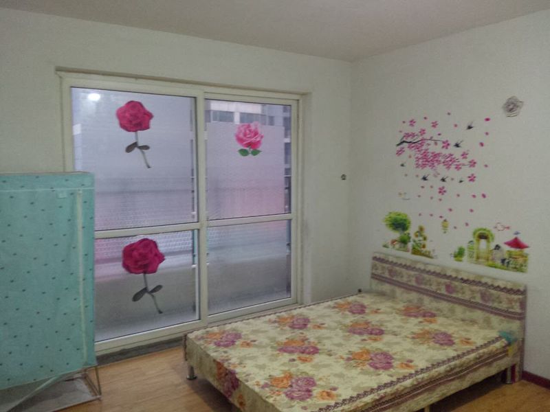 威尼斯四區主臥朝南北精裝修拎包入住真實圖片