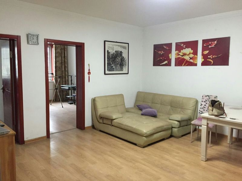 明珠花園，中等裝修，兩室向陽，隨時看房，歡迎咨詢！