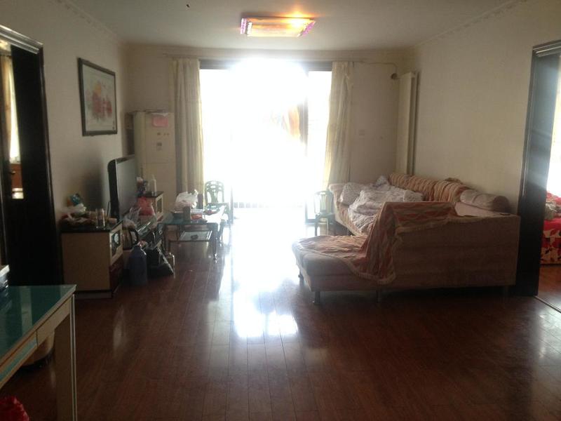 人民醫院對面四季花園精裝三室超值出售好房不等人東戶可貸款滿五