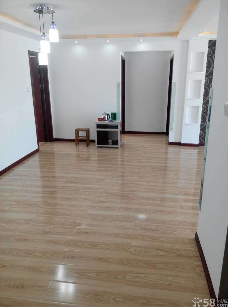 明珠花園多層一樓裝修水、電、暖齊全