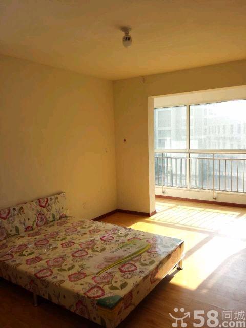 威尼斯四區精裝朝陽大主臥出租帶大陽臺拎包入住干凈溫馨