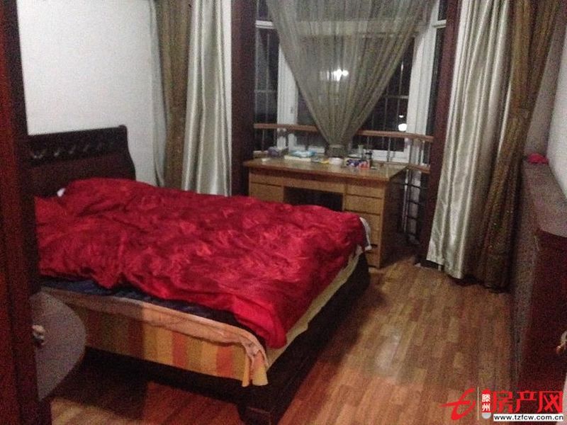 麗都水岸精裝高一樓客廳朝陽落地飄窗學區房居家養老首選