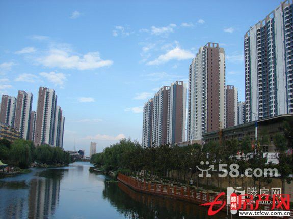 中央城一百平米經典兩室兩廳戶型，黃金地段，黃金樓層，精裝修