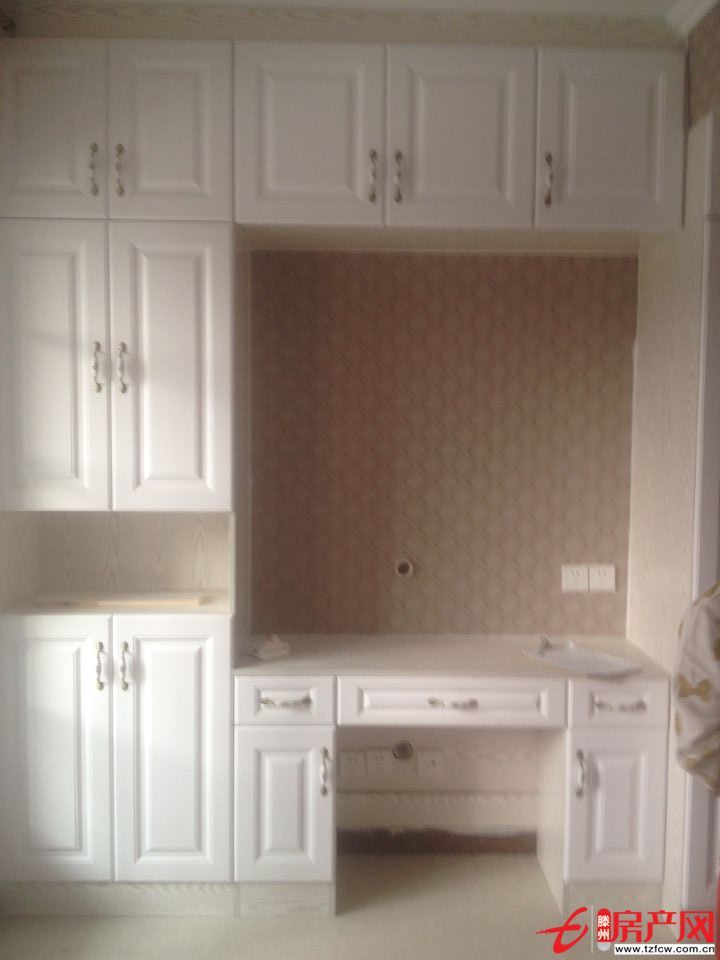 人和藍灣，單身公寓，精裝修，可半年付，東西給配