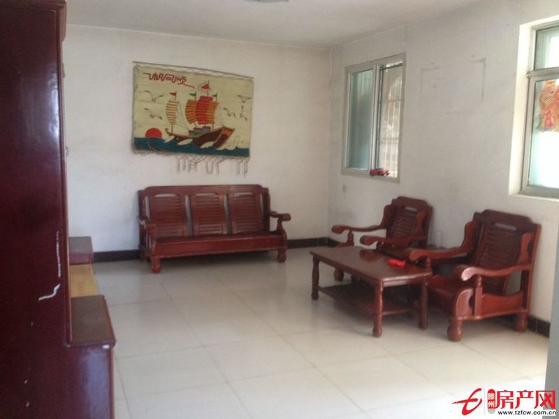 平行路西，交通生活方便