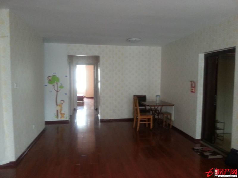 蘋果花園急租三室兩廳精裝修木地板拎包即住必須租一年以上