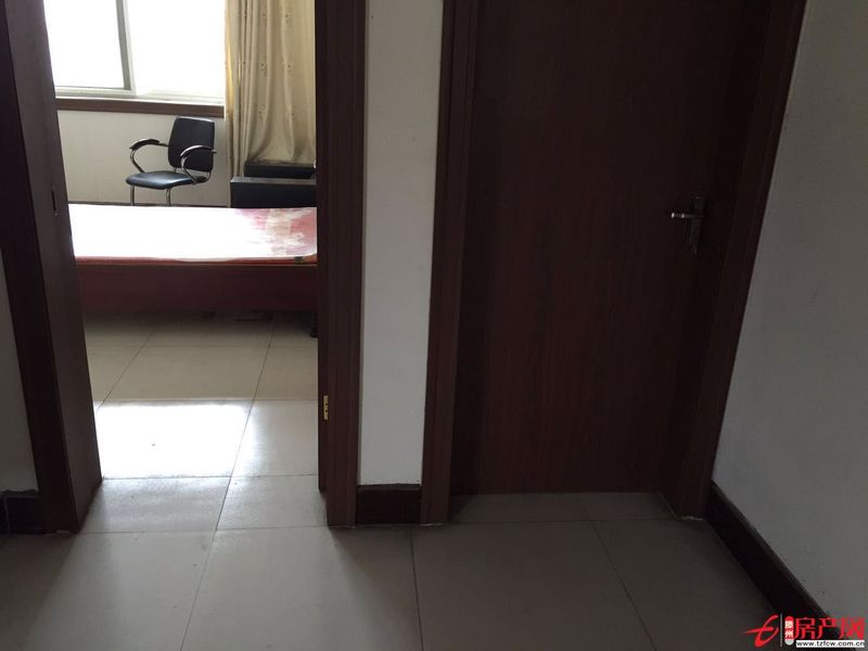 荊西花園三室兩廳證滿五年加儲藏室兩室朝陽南北通透東單元東戶