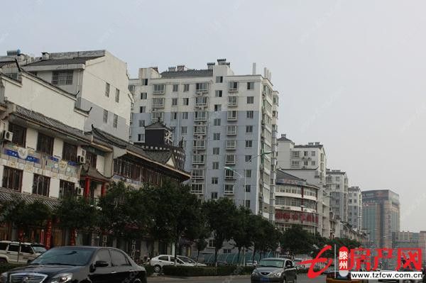 麗都水岸，上房費已交清，送儲，三室朝陽，采光好，新證，可貸款