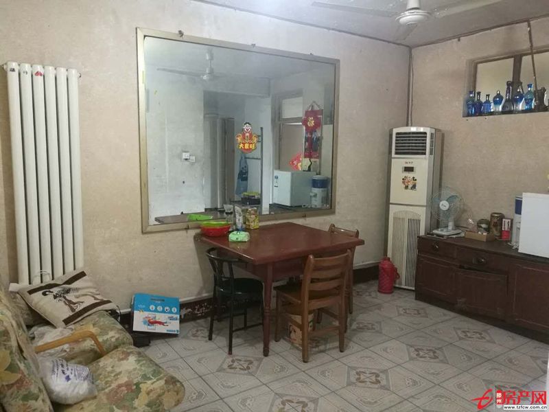 春秋閣，家具家電齊全，集體供暖