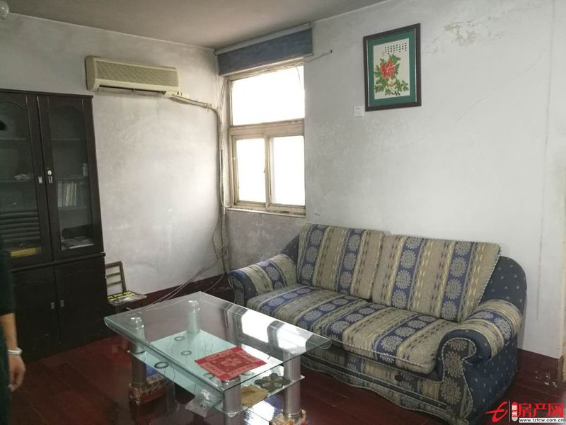 春秋閣小區，包水電燃氣費，學校附近，拎包即住