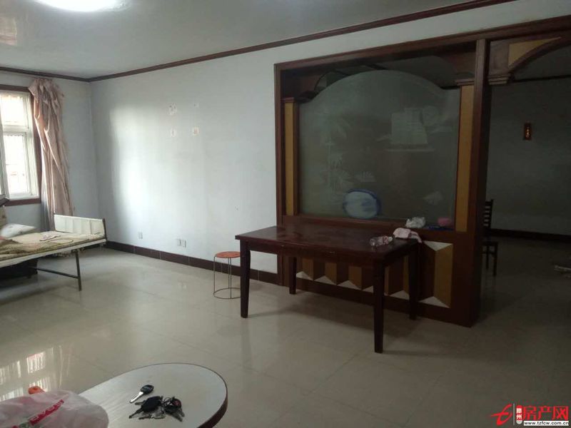 荊東花園小區，可貸庫款三樓，南北通透，有儲藏室