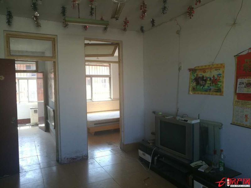 魯東小區三室。中間樓層，證滿五年，可以貸款，三室朝陽