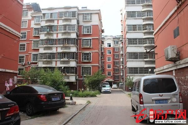 荊西花園，簡單裝修，多層，低樓層樓，水電暖齊全。