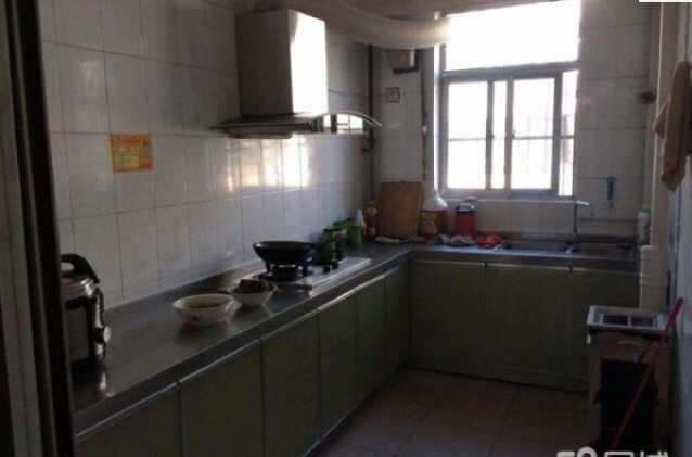 荊善花園，簡單裝修，好樓層，儲藏室，證滿五年，配合貸款。