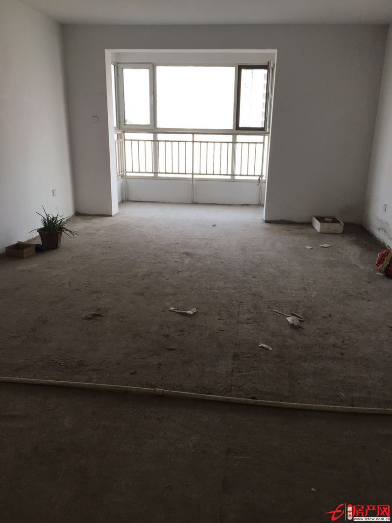 中央城三室兩廳一衛出售中間樓層朝陽需全款新證可過戶