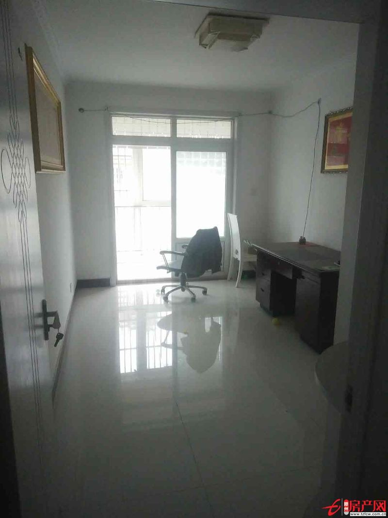 遠航國際，多層六樓，前后雙陽臺，滿兩年含儲，可貸款，中等裝修