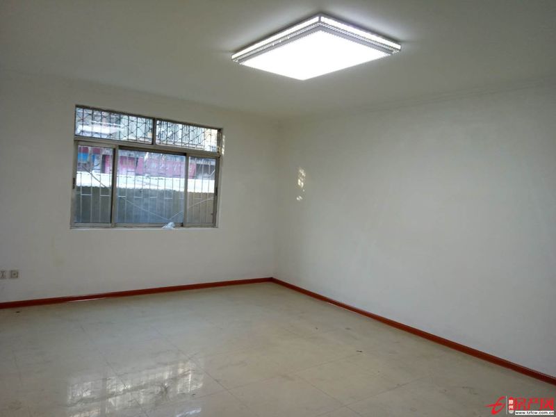 荊善花園多層一樓，精裝修，三室向陽，滿五可貸款