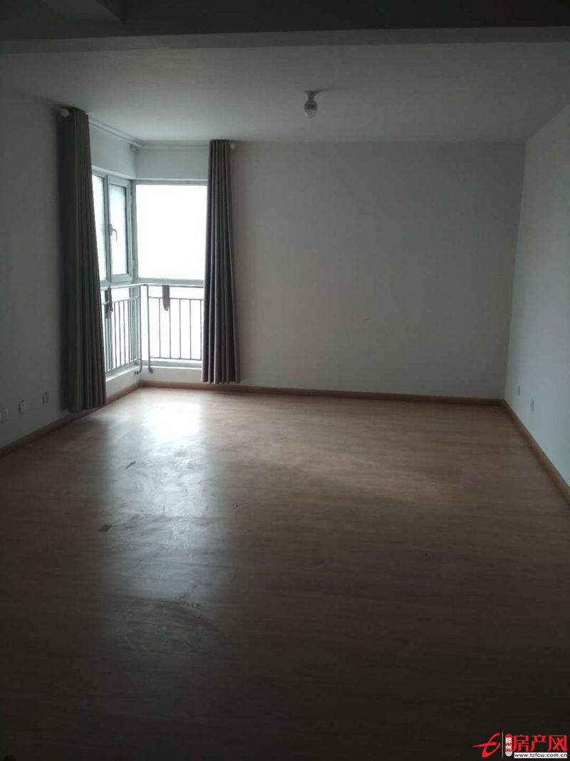 威尼斯三室一廳學區房