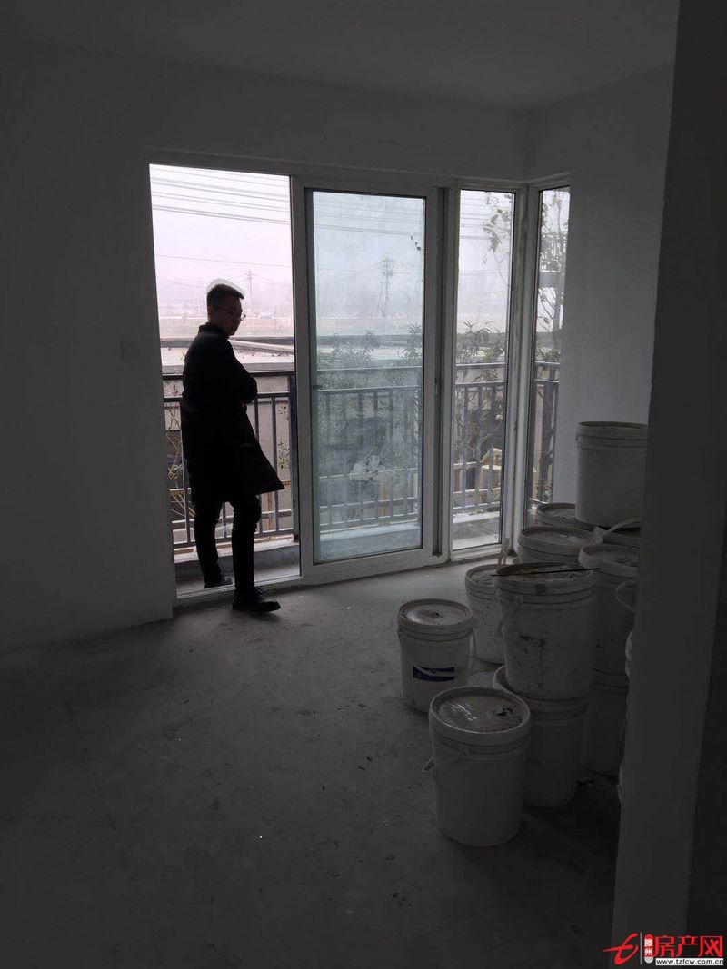 星尚城帶大陽臺三居，戶型南北通透價格合適