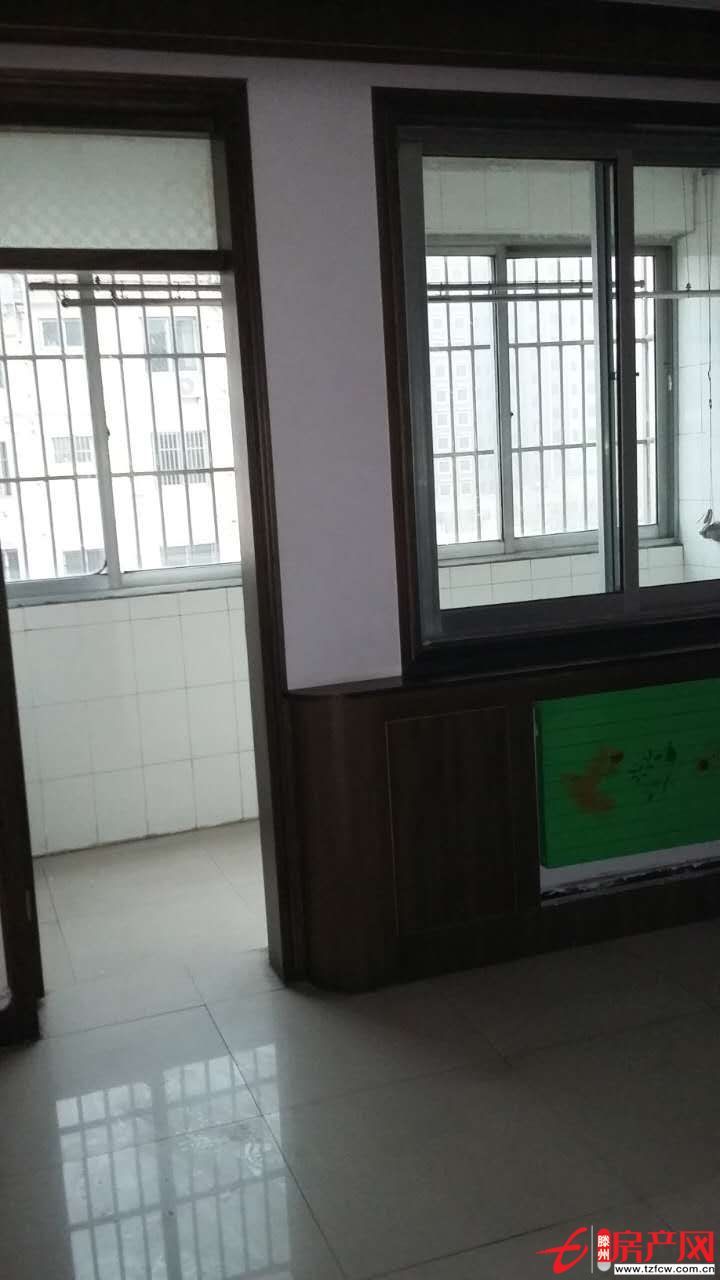 此房房產證已滿五年，三室朝陽，校區房