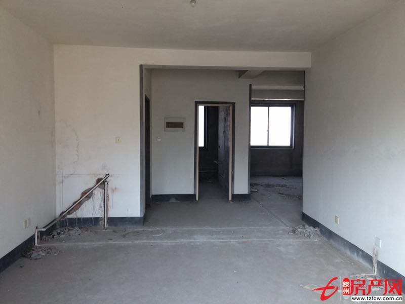 濱江國際二期，復試，毛坯房，四室，帶大平臺