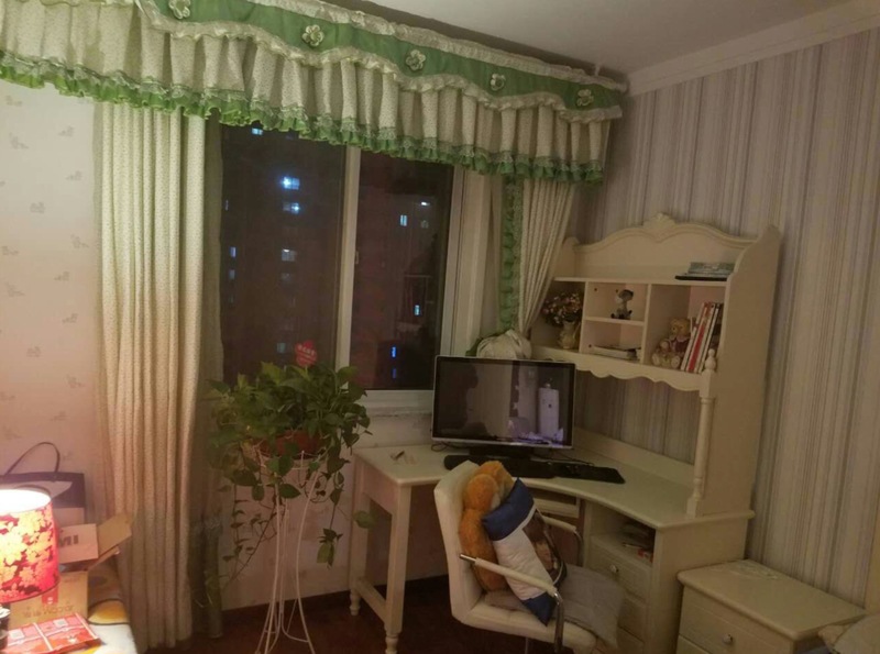 問天廣場家家悅樓上，中層，精裝修，可貸款