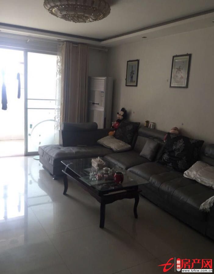 滕西好房三室二廳精裝修學區房且購物方便