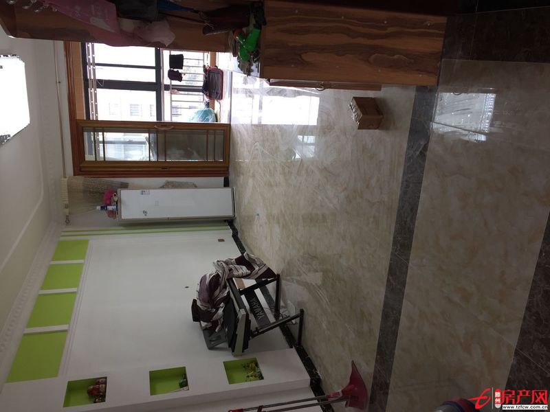 濱江三期新多層黃金樓層四樓，因要到外地購房，才賣此房