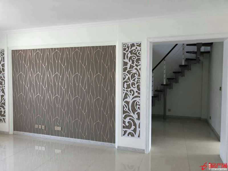 七彩陽光城，多層五樓帶閣樓，精裝修未住，滿五可貸款，三室朝陽