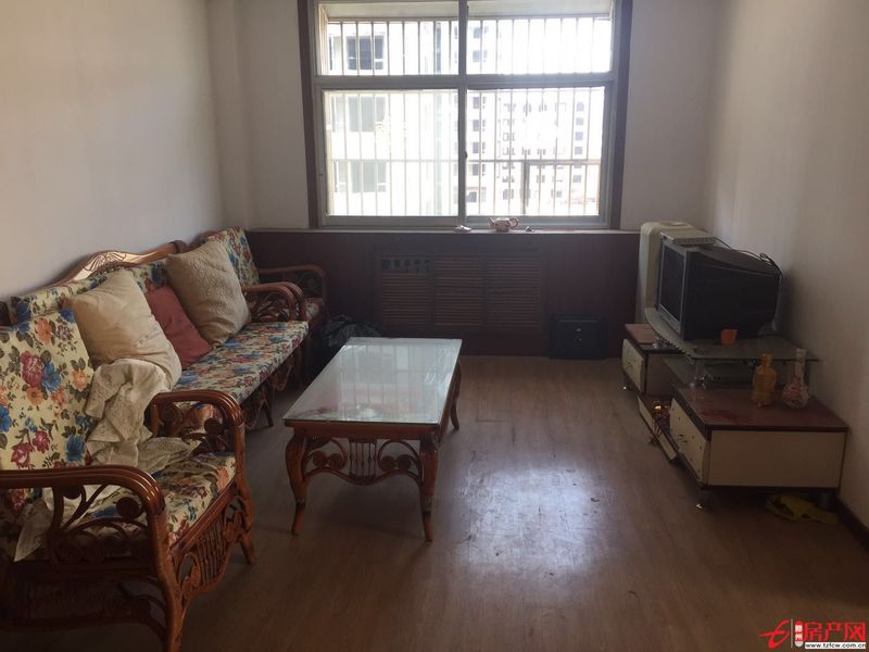 荊河小區三室二廳含儲藏室，三室向陽