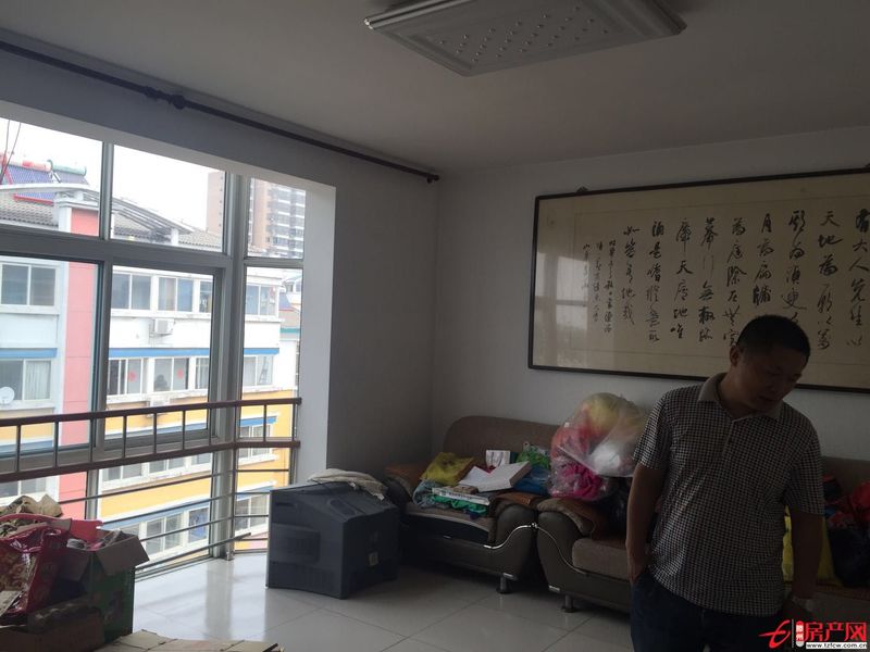 美明嘉苑三室一廳，帶閣樓車庫，