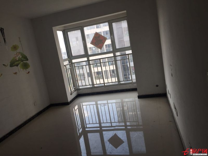 威尼斯六區三室二廳，南北通透，含儲藏室