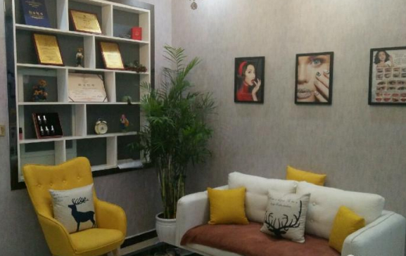 中央公館精裝修拎包即住，要全款，不可更名