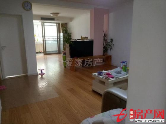 龍泉苑小區多層一樓三室精裝修證滿五年可貸款