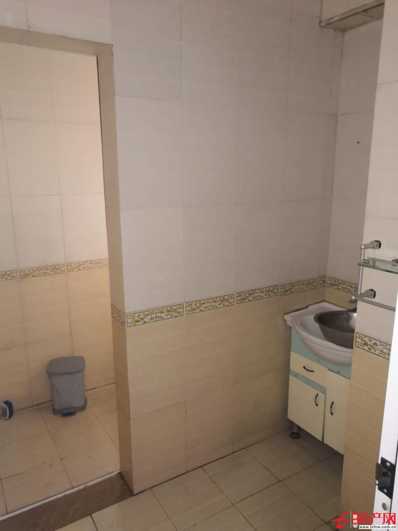 鴻福佳苑，多層，帶車庫和儲藏室，中等裝修，新證，配合可貸款。