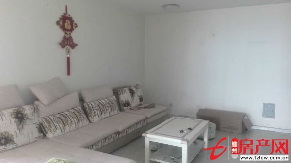 女人街小區四樓精裝修兩室兩廳，一室一廳向陽，緊鄰書院小學