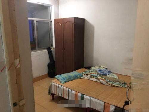 奎文小區三室兩廳證滿五年能貸款送儲藏室中等裝修不是頂