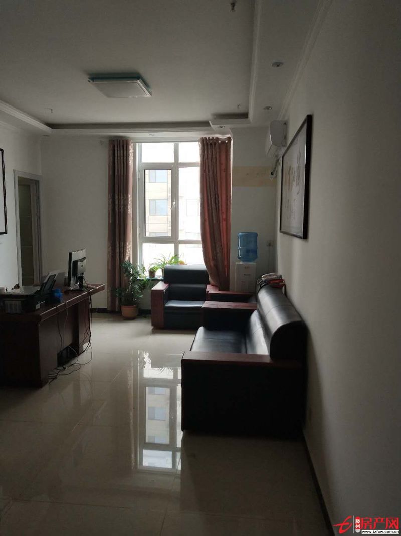 學區房、黃金地段，西鄰大潤發，接手即可收租