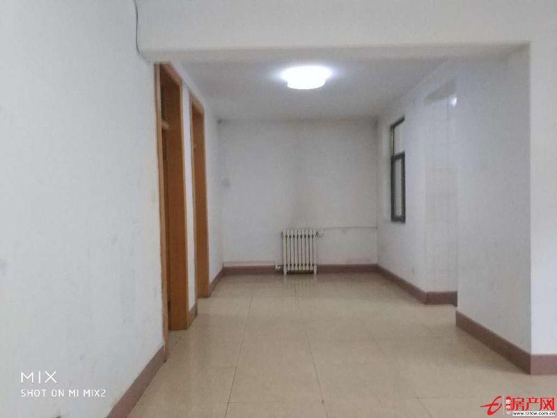 荊河小區大3室臥室朝陽2廳2衛，精裝修滿五隨時看房