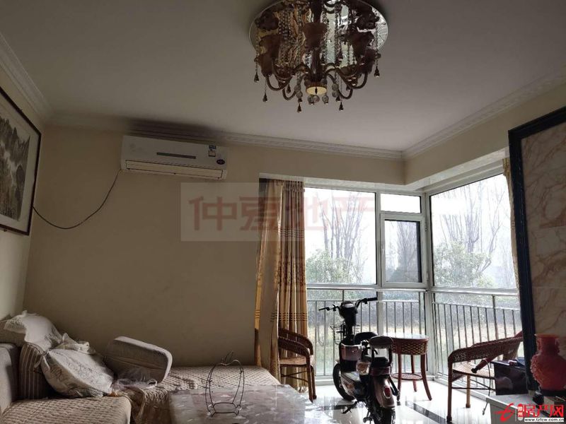 人和藍灣137平低價出售  落地窗