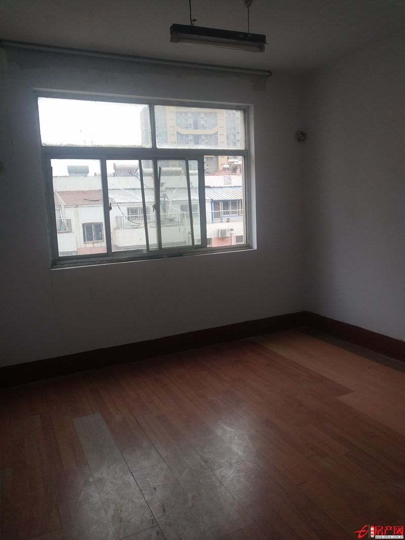 億豐花園兩室朝陽證滿五年可貸款簡單裝修