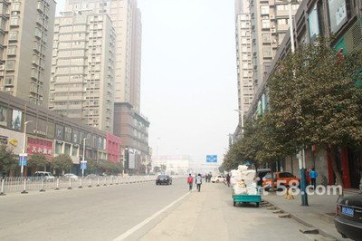 問天廣場房屋急售，適用于商務辦公及家庭居住，價格面議