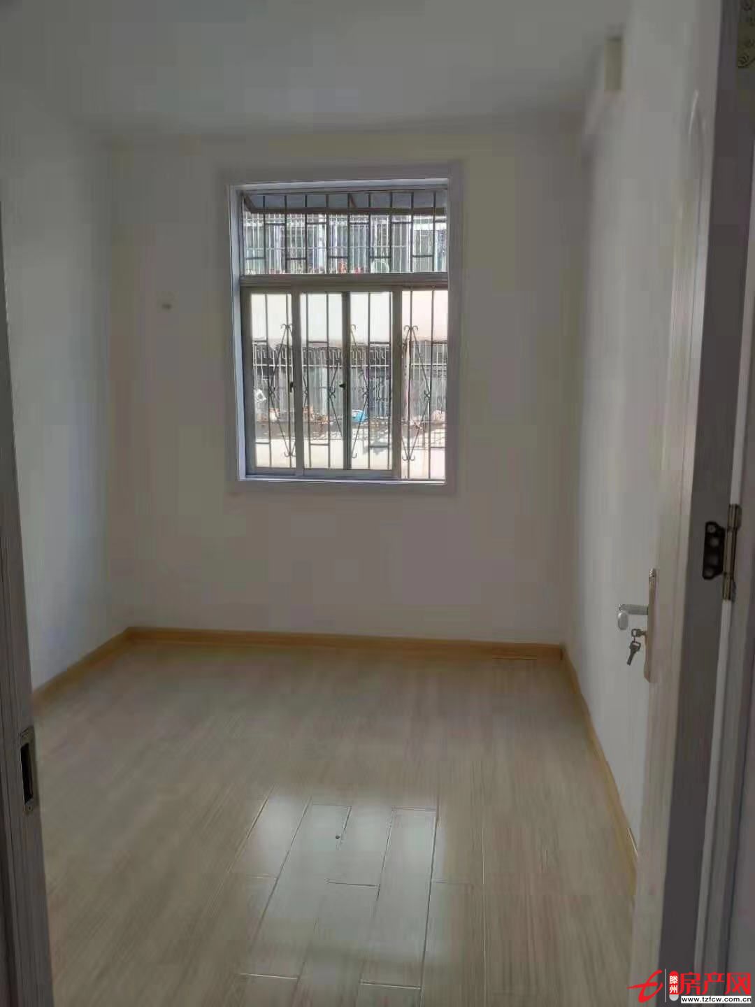 真愛旁饃饃莊小區多層二樓精裝修有證可貸款