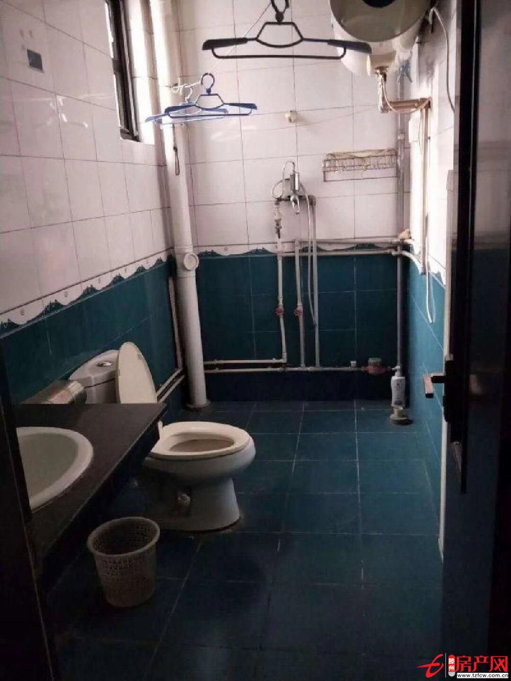 櫻花苑小區多層二樓四室三廳三衛+證滿五年可貸款精裝修送儲