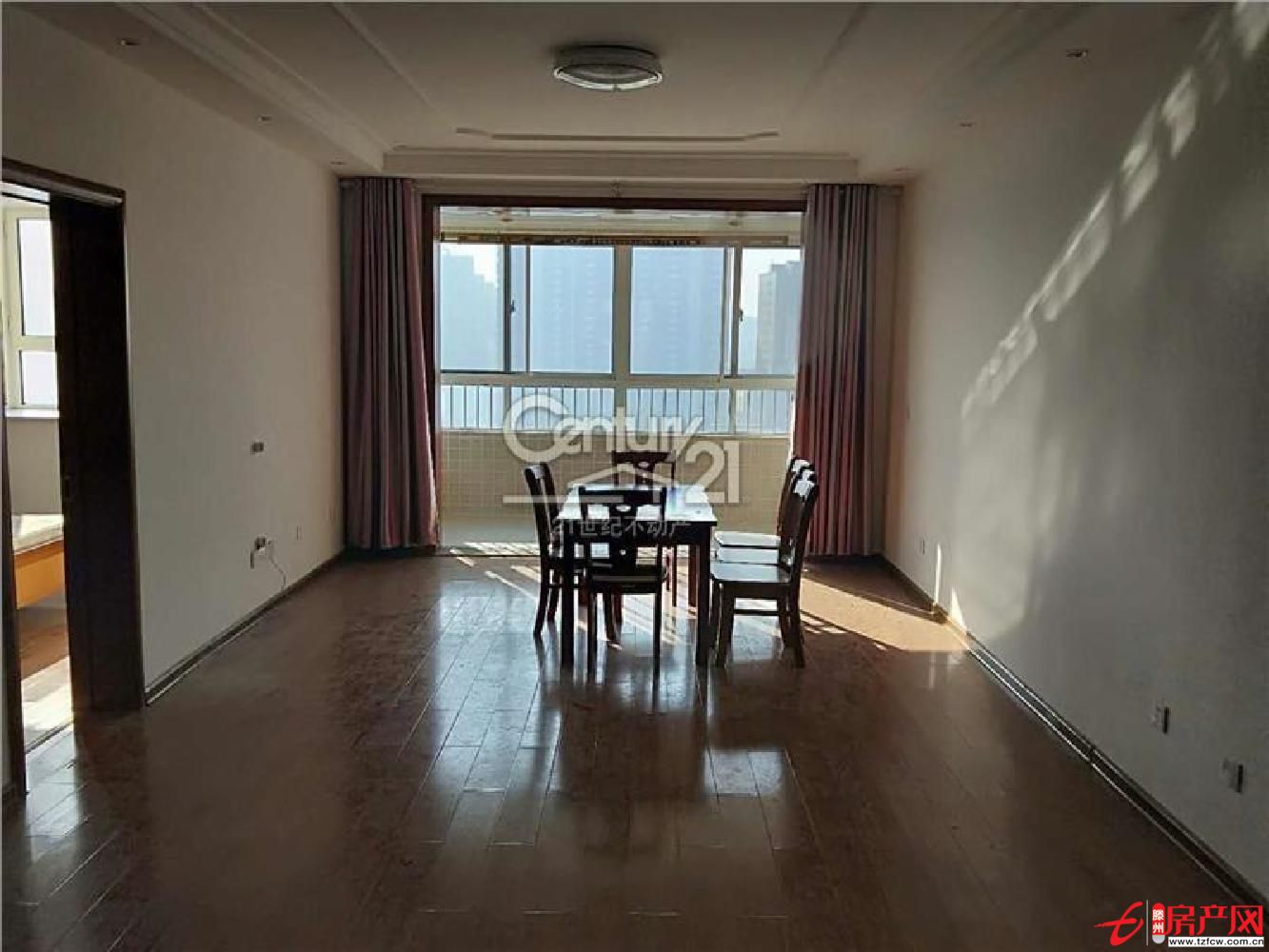 陽光國際電梯三室兩廳豪華裝修，送車庫和儲藏室！