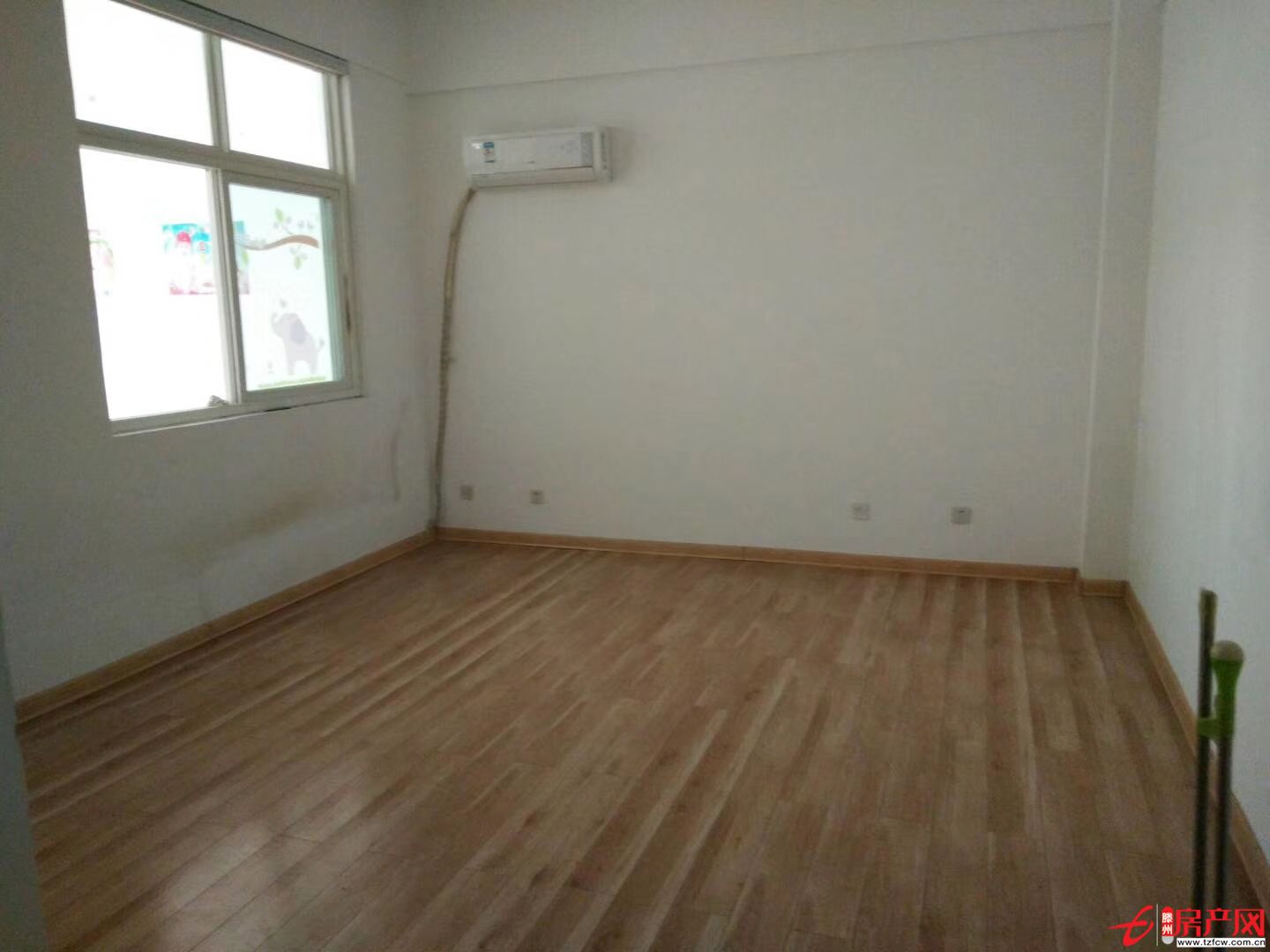 九成新房，離長途汽車站近，比鄰前進小學。