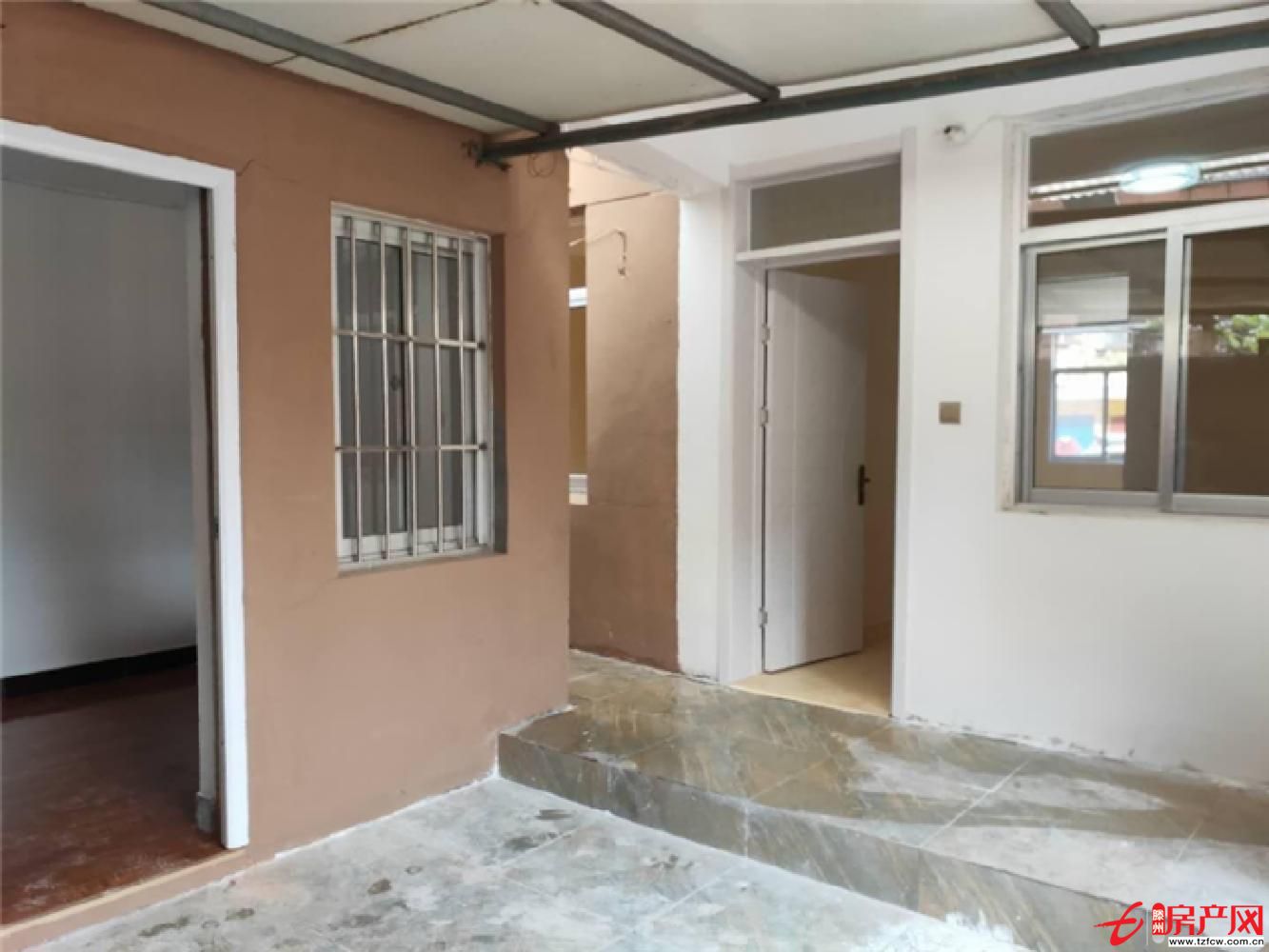 魯東小區一樓有院子  128平方  有證可貸款